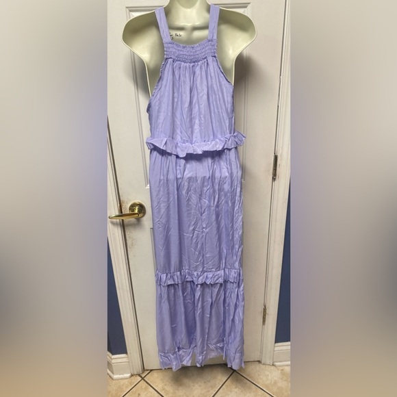 Purple Ruffled Tiered Maxi Sundress
A romantic and feminine maxi sundress L - Picture 2 of 7
